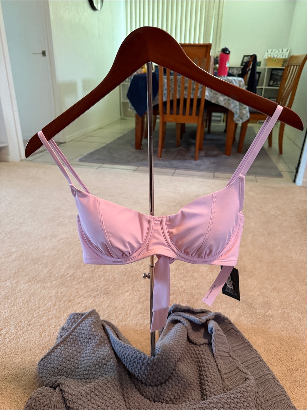 NWT Wm’s Wild Fable Sm. 4-6 Light Pink Underwire Bralette Tie Back w/Remv. Pads.